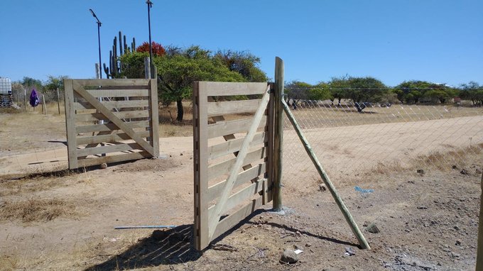 Portón acceso parcela