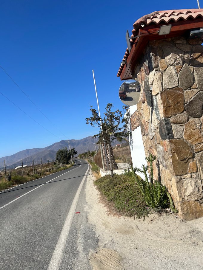 desde carretera hasta ingreso al condominio pavimento