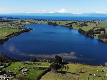 Laguna a metros de Parcela