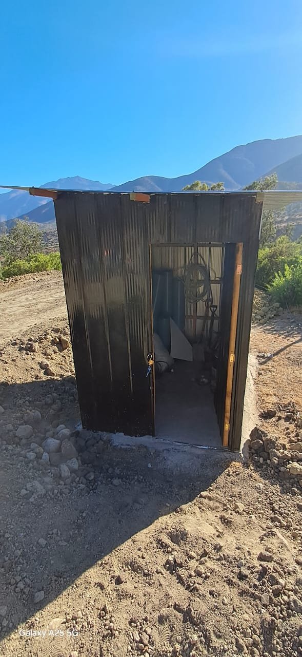 bodega de zing con radier de hormigon reforzado