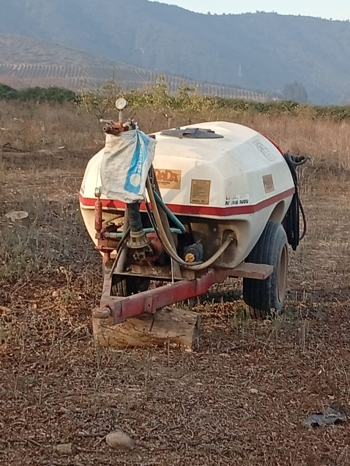 pulverizadora de arrastre con estanque