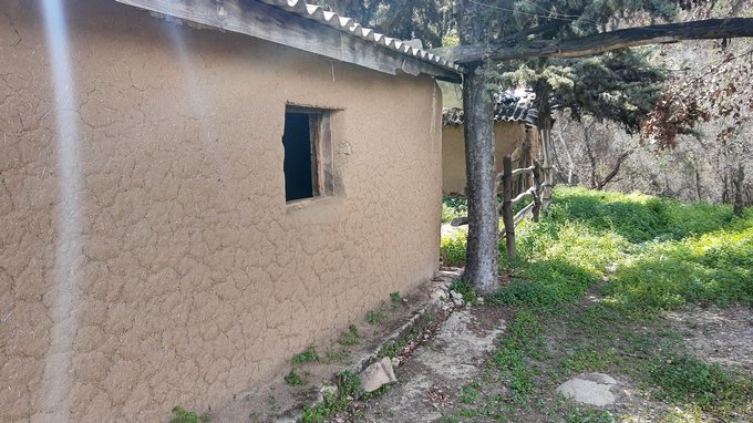 hay 5 casas de adobe que se podrían restaurar