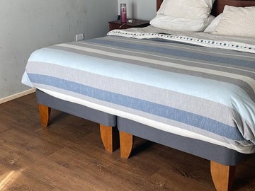 Dormitorio con baño en suite