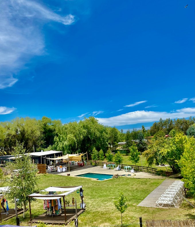 Vista aérea piscina y quincho