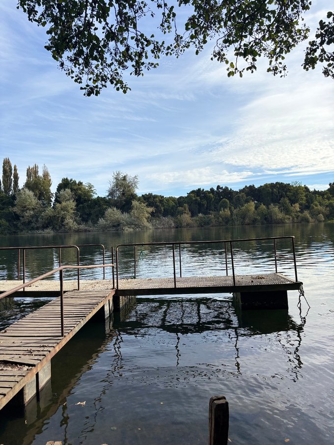Muelle privado sobre el río Rahue