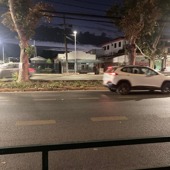 frontis en la avenida