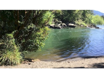 Espectacular campo con orilla de Rio Trancura