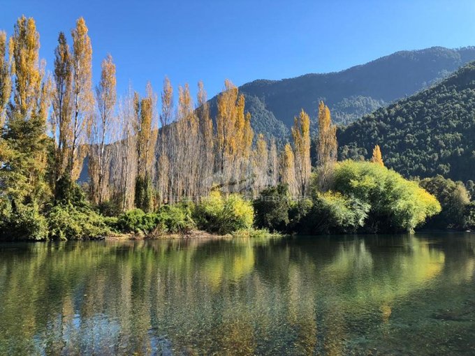 90 metros de orilla al río Licuura