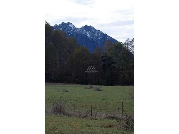 Lindisímas parcelas con vista al volcán Villarrica y a los Sebastianes.